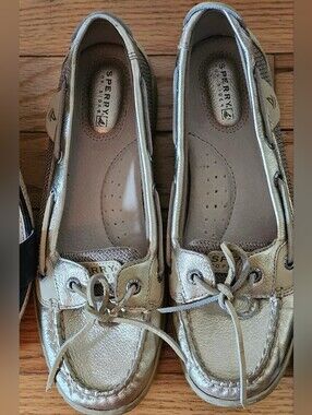 Gold Angelfish metallic boat shoe Sz 8